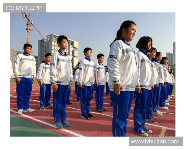 重庆足球队的成长之路：从青涩起步到辉煌成就的纪实故事